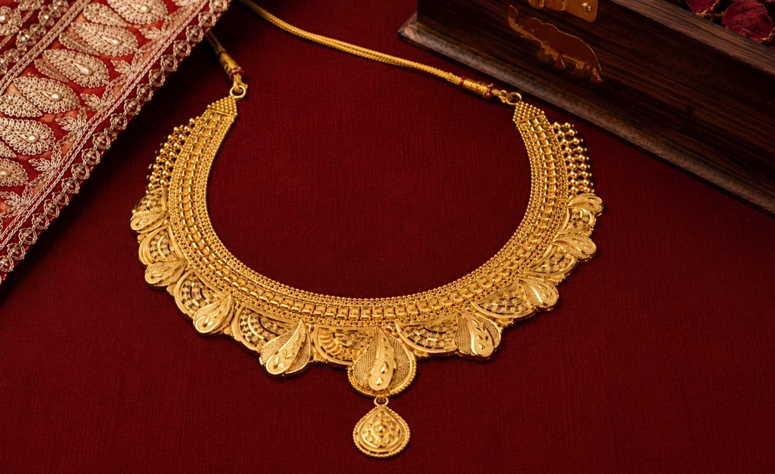 Regal Royal Gold Filigree Choker